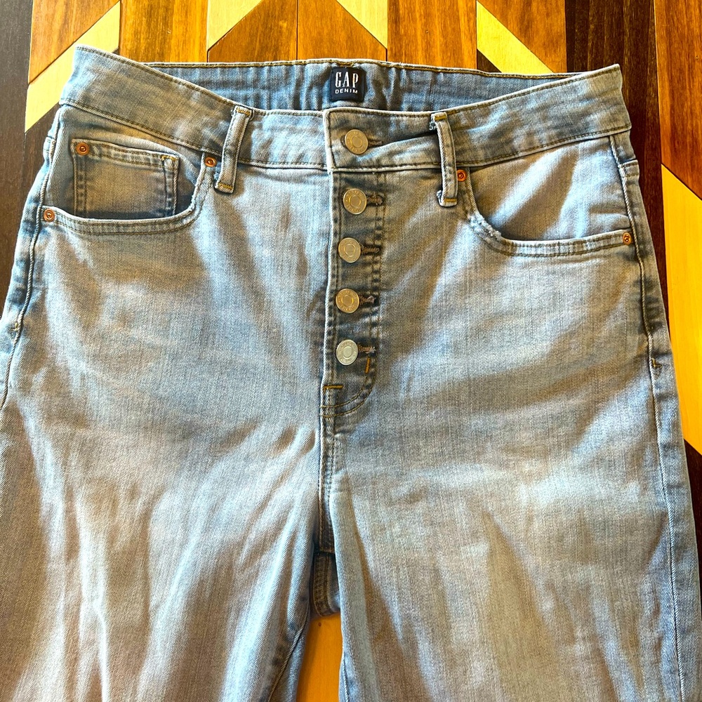 Size 31 reg Gap button fly light wash jeans